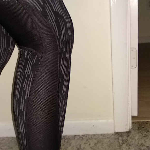 NIKE Women's Tight Fit Dri-Fit Athletic Leggings - Picture 4 of 8